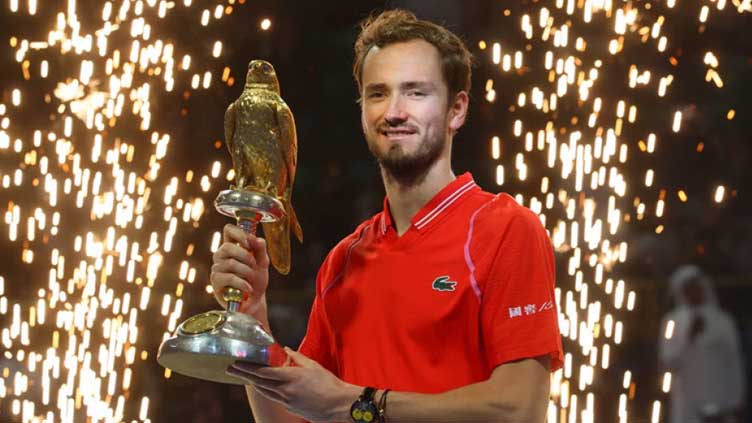 Medvedev halts Murray heroics to take Qatar title