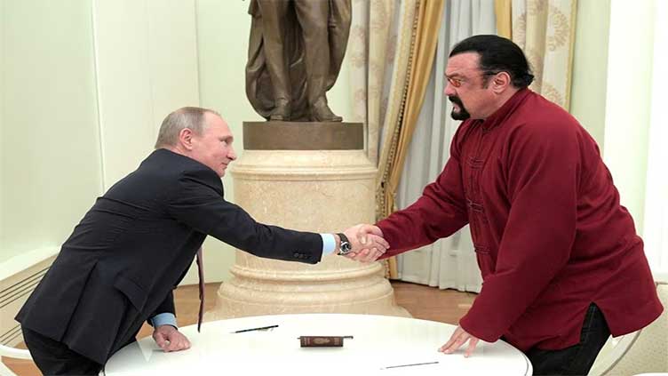 Putin gives U.S. actor Seagal top state award for 'humanitarian work'