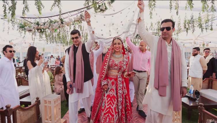 Ushna Shah's 'Bollywood inspired' wedding takes the flak