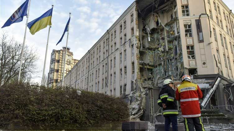  Bombardment, air raid sirens mark Ukraine's start to the New Year