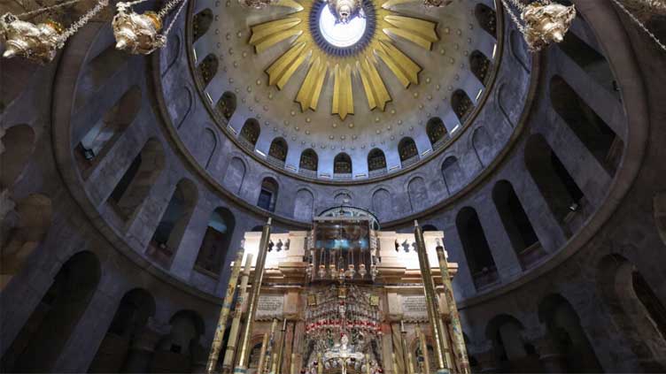  Catholics in Jerusalem mourn 'great' ex-pope Benedict