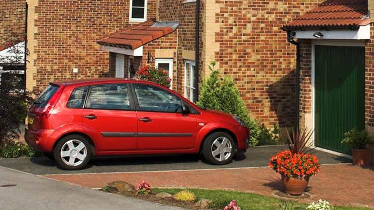 Neighbours blocked for parking on other's drive