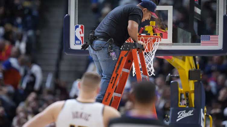 Big dunk leaves rim crooked, delays Celtics-Nuggets game