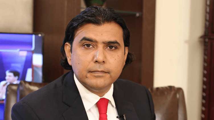 Politicians need to stay away from establishment for better future, says Mustafa Nawaz