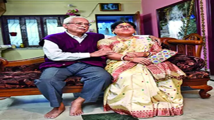 Indian man makes his late wife's statue