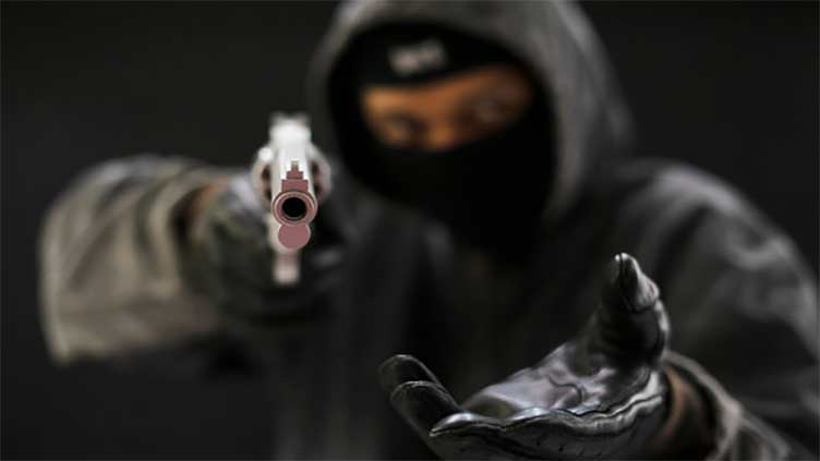 Robber injured in shootout with police