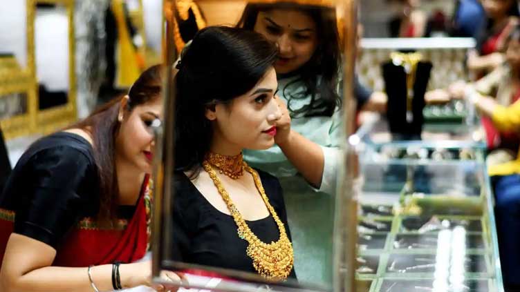 Gold hits new all-time high of Rs188,600 per tola