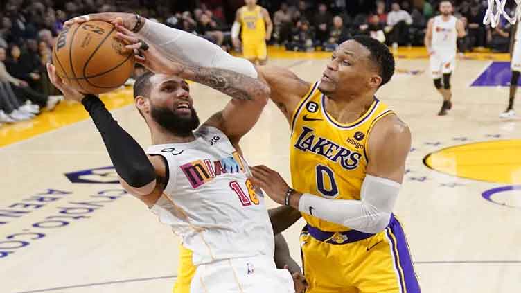 Schröder propels Lakers past Heat 112-109 without LeBron, AD