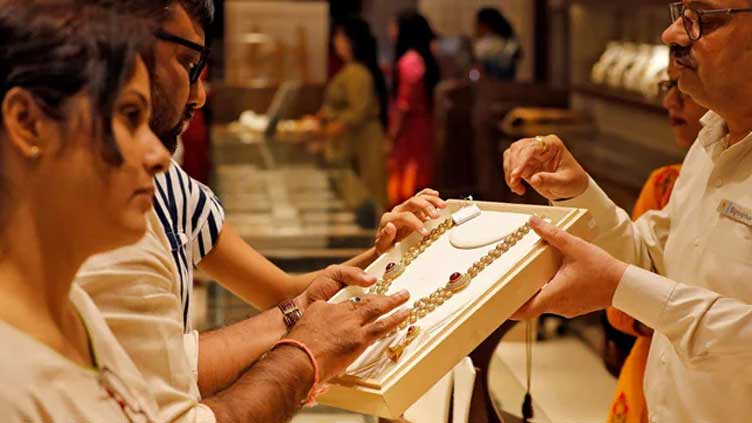 Gold prices increase Rs300 to Rs183,700 per tola