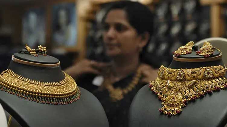 Gold prices soar Rs1,600 to Rs185,300 per tola