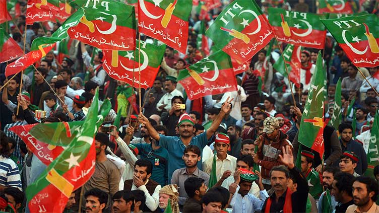 Lahore: PTI activists rally against unbridled inflation, rising unemployment 