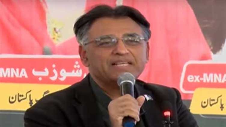 PTI to hunt down all parties in Karachi alone, roars Asad Umer