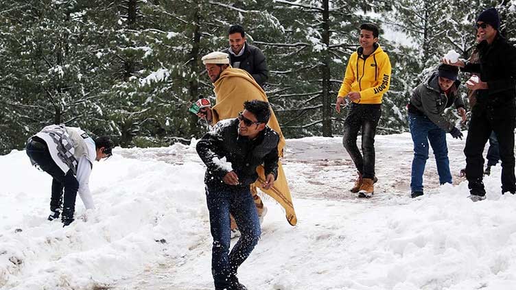  Tourist destinations witnessing huge rush after first snowfall