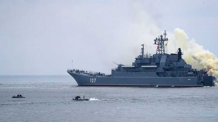 Russian warship holds drills in Norwegian Sea