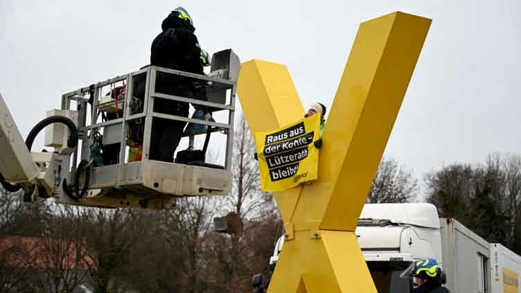 Police move in on anti-coal activists at German protest camp