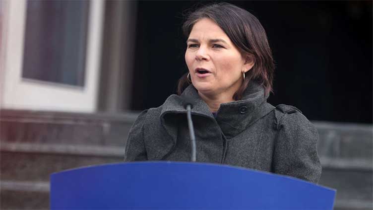 German minister promises Ukraine weapons, EU accession help on surprise trip