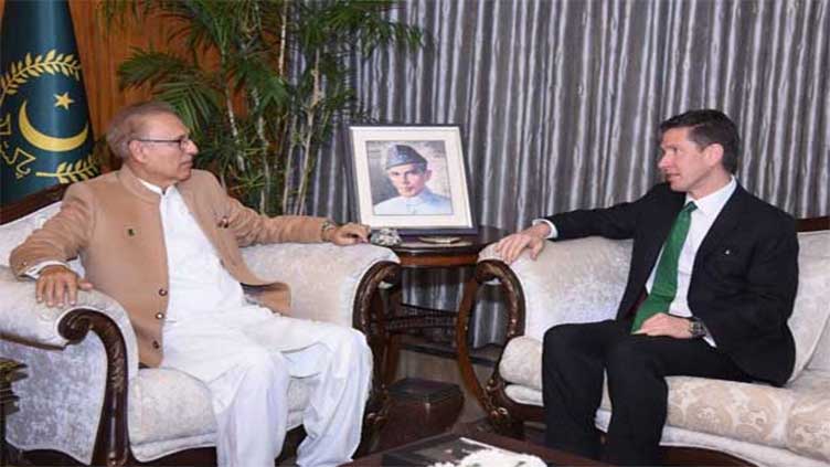President Alvi meets outgoing British High Commissioner to Pakistan