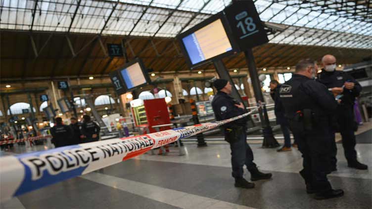 Paris train station stabbing leaves six people injured