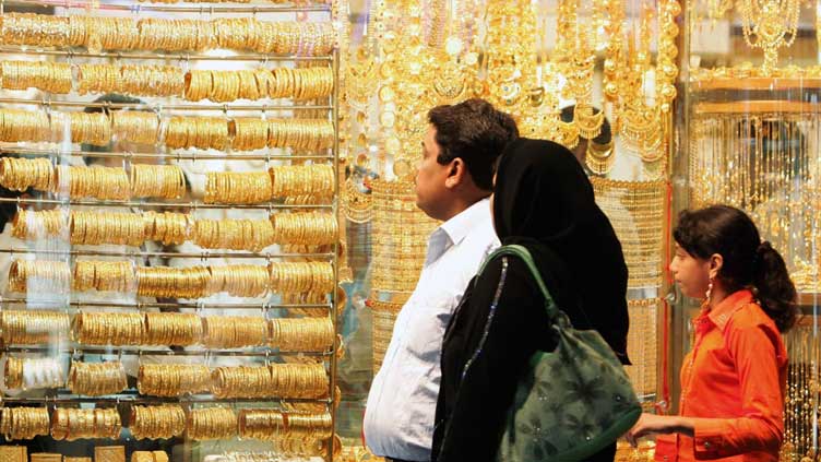 Gold prices plummet Rs1,800 to Rs180,000 per tola