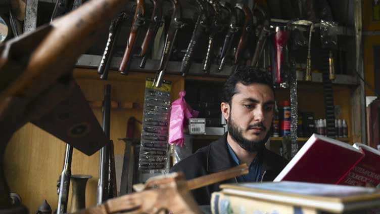  Library thrives in Pakistan's 'wild west' gun market town