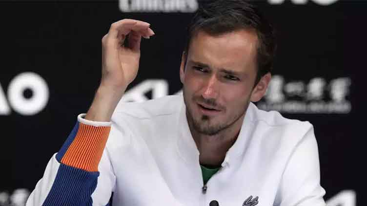 Red-hot Medvedev keeps Australian Open title dreams alive