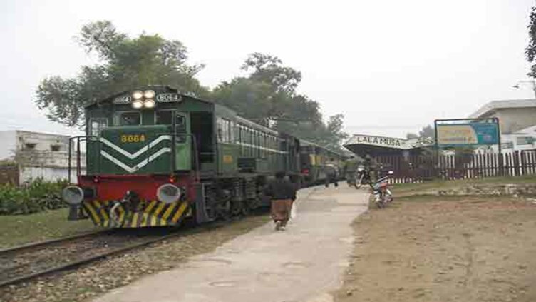 Khanpur: Man dies after falling from train