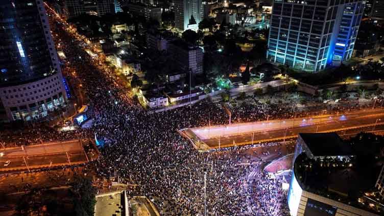 Tens of thousands of Israelis protest against Netanyahu govt