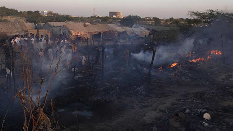Six people injured as slum catches fire 