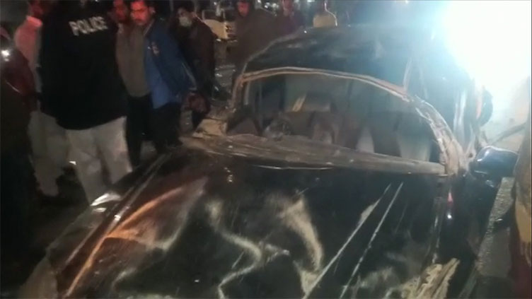 One killed, four injured in road accident in Karachi