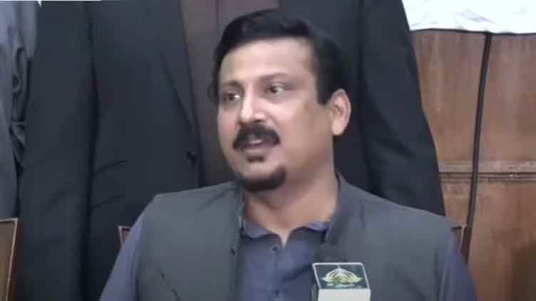 Subzwari announces waiving KPT, Port Qasim charges on stranded containers