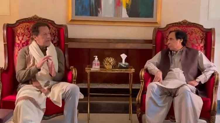 Imran, Elahi discuss political situation on telephone