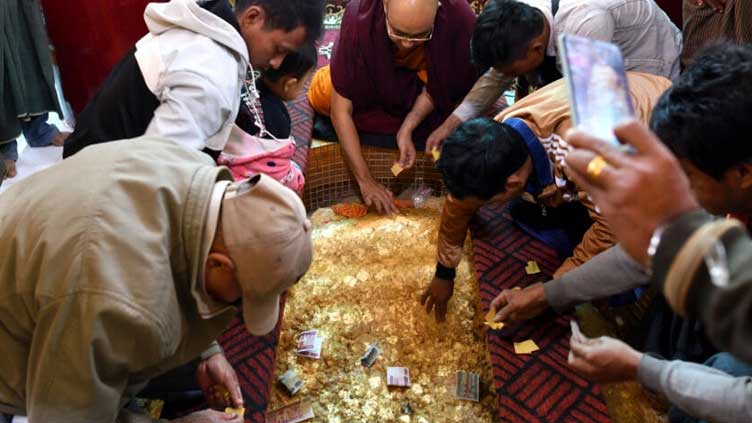  Myanmar pilgrims return to Buddha's golden footprints