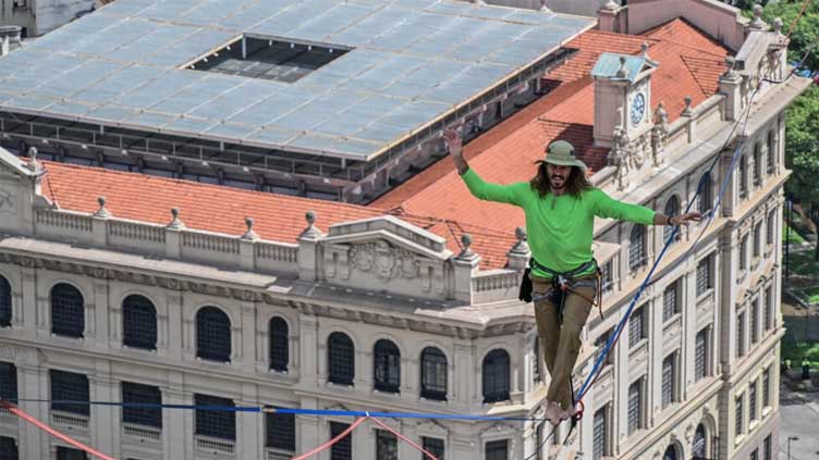  Brazilian tightrope walker sets new record over Sao Paulo