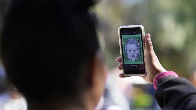  Online system to seek asylum in US is quickly overwhelmed