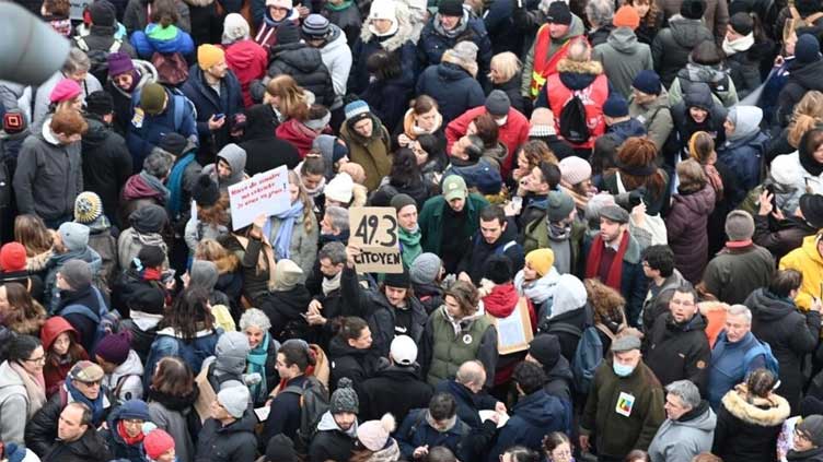  French PM says no dice on pension age as strikes loom