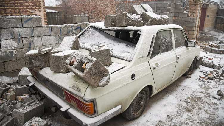 Earthquake kills three, injures 800 in northwest Iran
