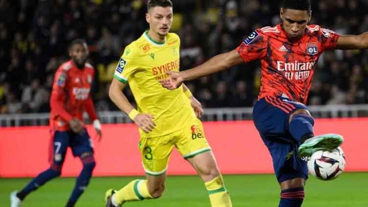 Leicester agree short-term deal for Tete