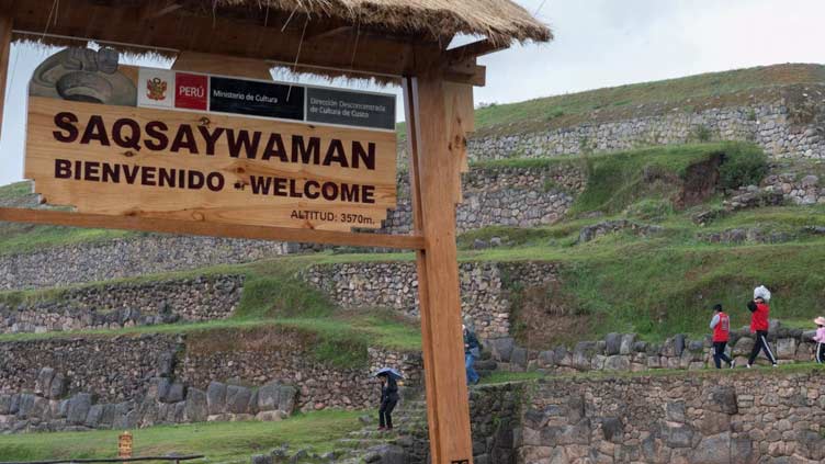 Peru tourism industry in 'free fall' as Machu Picchu closed by protests