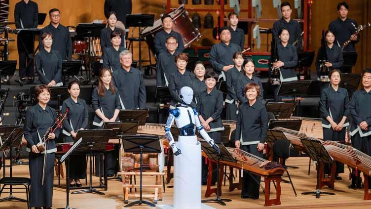 Robot takes podium as orchestra conductor in Seoul