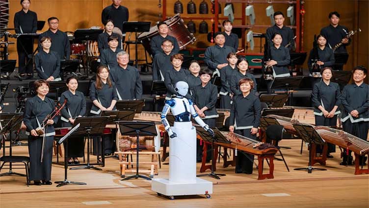 Robot takes podium as orchestra conductor in Seoul