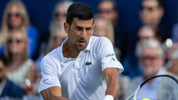 Djokovic helps dry damp Wimbledon court with towel
