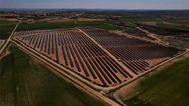 Spain's People's Party proposes fee on renewable projects