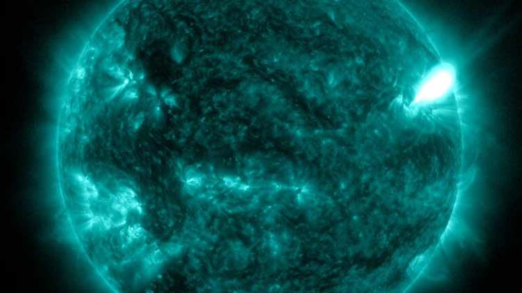 Sun releases strong solar flare