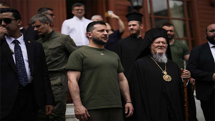 Ukraine's president hails the country's soldiers from a Black Sea island to mark 500 days of war