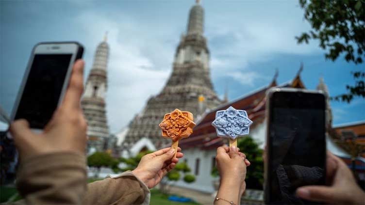 Ice cream inspired by Thai temple tiles cools admiring tourists