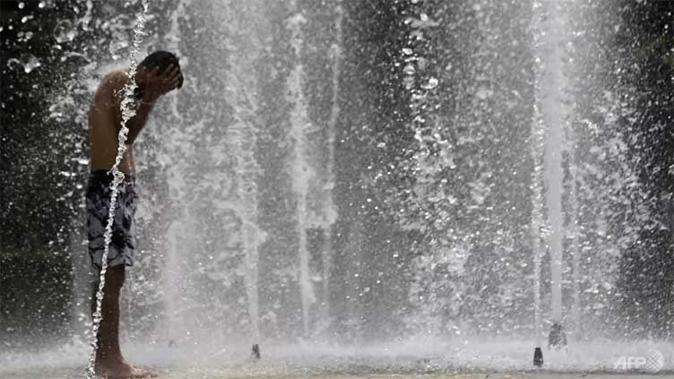 Record-breaking heat bakes US, Europe, China