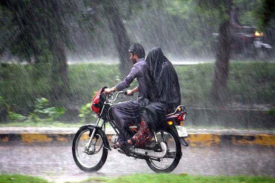 مون سون کا دوسرا سپیل شروع، لاہور کے مختلف علاقوں میں موسلا دھار بارش