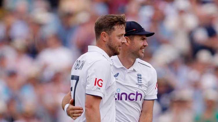 England's Anderson replaces Robinson for fourth Ashes test