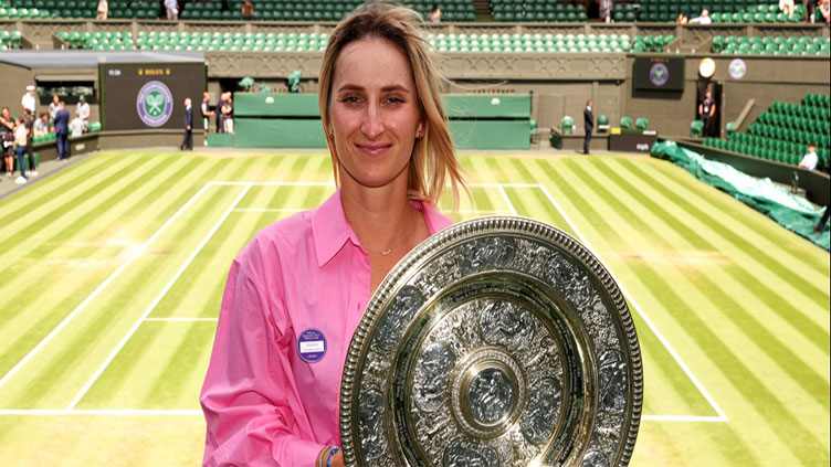 Strawberry tattoos for Vondrousova and coach after Wimbledon win