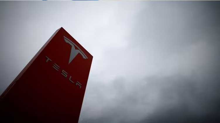 Automakers plug into Tesla's EV charging network